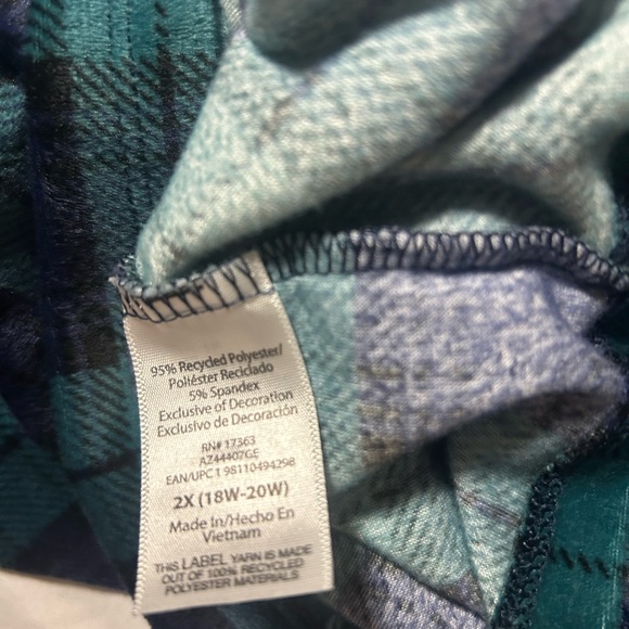 ARIA COLLECTION Green Blue Black Plaid Fleece Gown 2X Long Sleeves Buttoned Neck - Picture 8 of 8